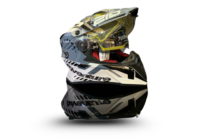 white-helmet